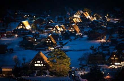 [名古屋11時発]期間限定！！2026年「世界遺産・白川郷ライトアップ」と高山古い街並み散策！夕食は古民家レストランで絶品の飛騨牛定食をご堪能！