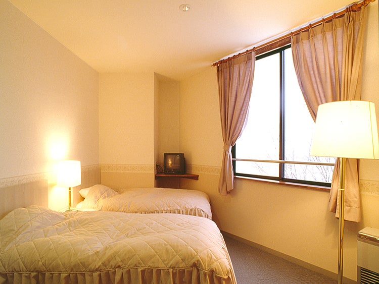 夜発バス/斑尾レインストンホテル・2泊リフト券付（利用日数選択）2