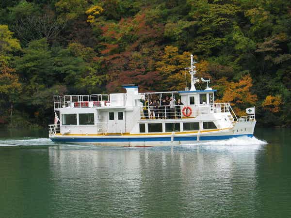 【富山県内発】 ぷち富山湾鮨と富山の逸品セット付！ 観光列車・城端線「ベル・モンターニュ・エ・メール～べるもんた～号」＆世界遺産五箇山・庄川遊覧船　日帰り2
