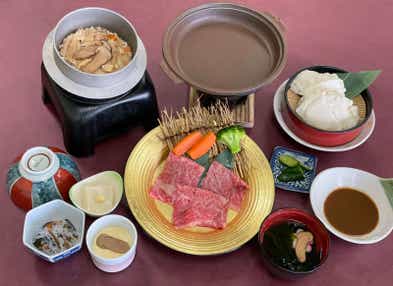【博多発】 シャインマスカット・国産うなぎの高級食材お持ち帰り!佐賀牛&伊万里牛を食す!よみうりバスツアー九州発着60周年謝恩祭 日帰り