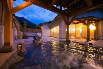 【広島駅・福山駅・岡山駅発】 北陸・飛騨紅葉ハイライト「上高地・白川郷・高山」と下呂温泉・九頭竜温泉3日間