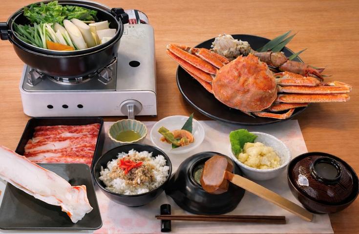 【早割30】[横浜発]贅・贅・贅沢『極太たらばつき』＆『松阪牛しゃぶしゃぶ』付きズワイガニ食べ放題!!さらに赤い宝石『サクランボ狩り』食べ放題♪爽やかな富士山五合目や花咲く河口湖畔散策、老舗ワインセラーで試飲体験等、山梨の魅力探訪日帰りバスツアー！2