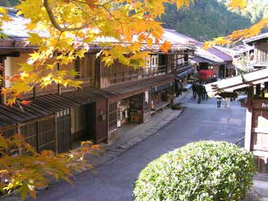 【京滋エリア発】 秋の中山道妻籠宿ぶらり散策と松茸づくし7品会席　日帰り