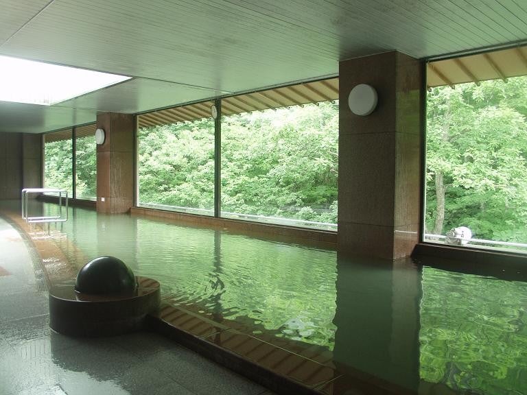 【高松空港発】 読売旅行貸切「大沼公園サンセットクルーズ」★食も湯も味わい尽くす　ロマンチック道南感謝祭３日間3
