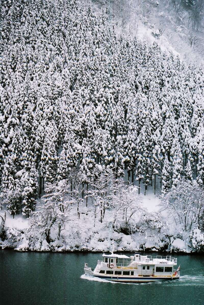 【福島県・新幹線駅（福島駅・郡山駅・新白河駅）発】 船でしか行けない秘境、大牧温泉と白銀世界の乗鞍高原温泉（4日間）1