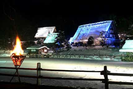 【千葉駅・船橋駅・錦糸町駅・新宿駅・立川駅・八王子駅発】 冬季限定!飛騨の里合掌造りライトアップ 世界遺産白川郷と ホテルアソシア高山リゾート1泊