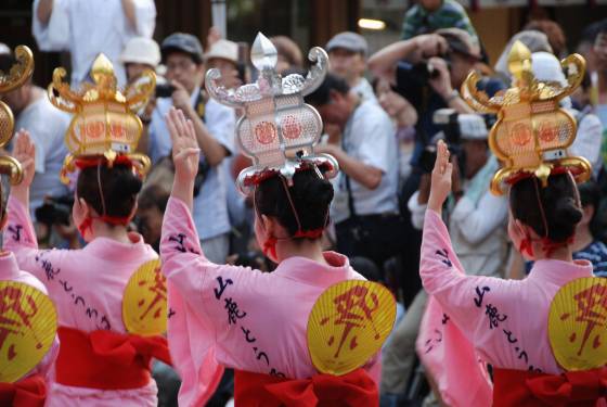 【バスハイク／添乗員同行／福岡発着（天神・博多）＆基山地区発着】 8月16日(水)限定!! 九州屈指の夏の風物詩<観覧席プラン>幻想的な山鹿灯籠まつりと納涼菊池渓谷1