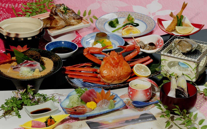 【山形県内発】 土日利用！5つ星の宿「由良温泉八乙女」に泊まる！あわび＆紅ずわい蟹一杯付新春めで鯛会席と日本海寒鱈まつり ２日間1