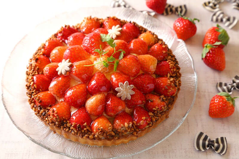 【栃木県内発】 季節限定！ホテルメイド『ストロベリー』スイーツ＆ランチブッフェ 春色の成田山新勝寺と大迫力の飛行機ビューポイント『成田市さくらの山』日帰り2