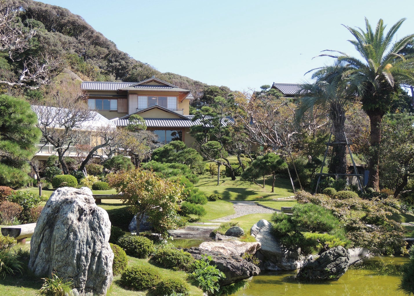 【沼津・三島発】箱根山のホテルのつつじと旧吉田茂邸･バラで彩る庭園見学・かまぼこの「鈴廣」プロデュース！人気レストラン！ 50種ランチバイキング3