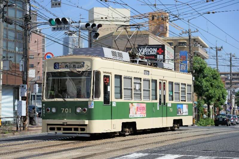 【JR福山駅発】広電貸切電車＆広島城・護国神社とオリエンタルホテル広島でデザートビュッフェ付ランチ　日帰り2