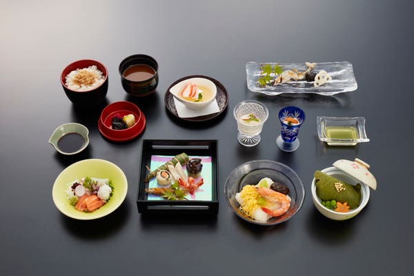 【岡山・下市発着】納涼　貴船川床料理『貴船荘』でいただく京の味覚　全席椅子席でらくらく安心1