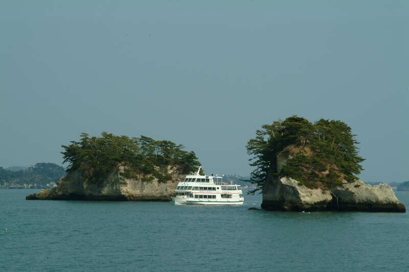 【新千歳空港発】 宮城鳴子・会津東山・山形蔵王３県名湯めぐりと日本三景松島・本場で米沢牛すき焼きのご昼食 南東北みどころぐるっと周遊(４日間)1