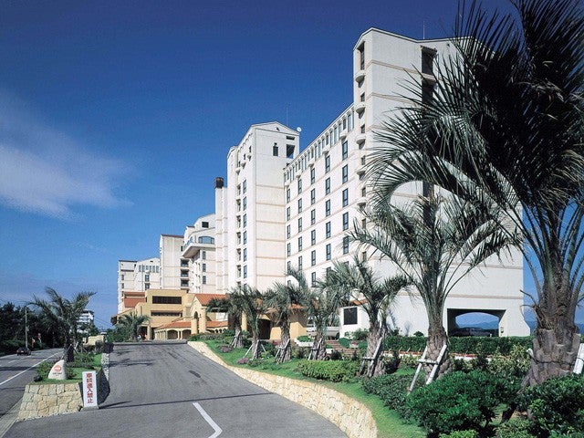 ■JAL麗らか四国キャンペーン！　【徳島空港利用】大塚国際美術館入館券付き　アオアヲナルトリゾート指定（夕朝食付）（レンタカー付）　3泊4日3