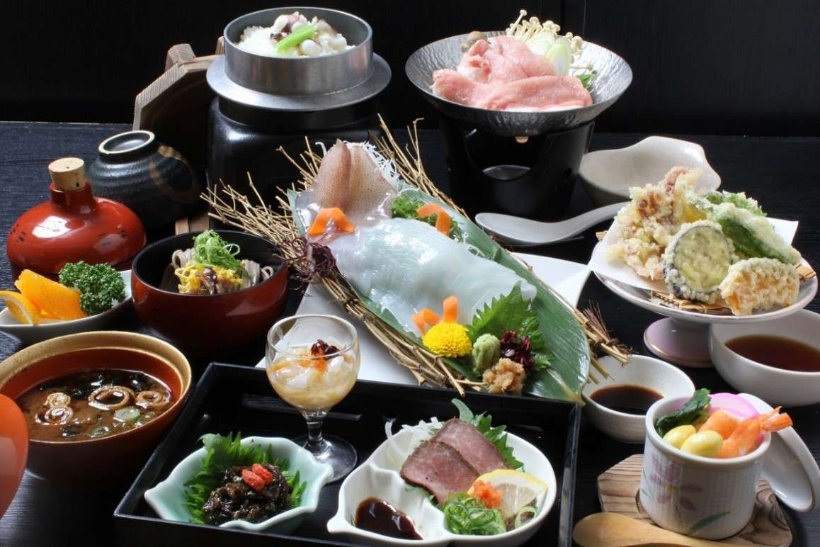 鮮度抜群！丹後・久美浜産！「白イカ会席」のご昼食と北近畿随一！大露天風呂の久美浜温泉ご入浴【河内磐船・枚方市・JR高槻発】1