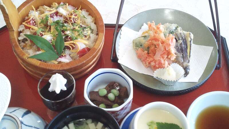 【群馬県内発】 春日部が世界に誇る巨大地下神殿！潜入！首都圏外郭放水路見学～ガイド付地下神殿コース～『草加せんべいの庭』煎餅手焼き体験　日帰り3