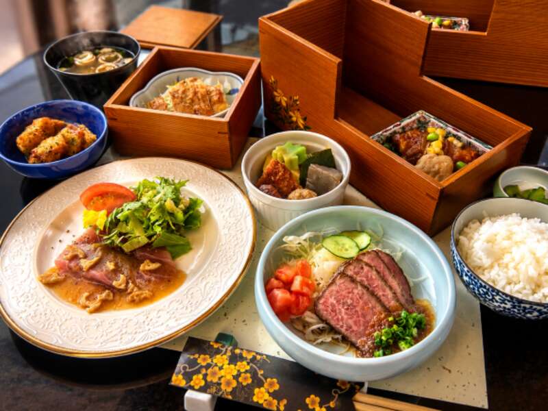 【大分・かんたん・北浜・別府発】 県庁最上階の創作料理レストランで味わう鍋島御膳と隠れた紅葉の名所・十可苑＆中之小路賓館一般公開　日帰り　1