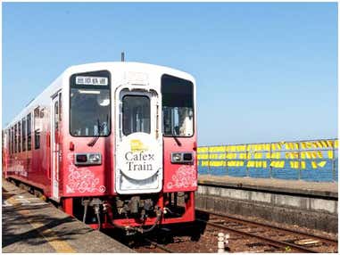【日帰り/添乗員同行/博多駅発着】地元グルメと三種のスイーツを楽しむ観光列車♪★西鉄旅行 貸切運行★しまてつカフェトレインと水の都しまばら~島原城・鯉の泳ぐまちと長崎の避暑地 湧水庭園「四明荘」~