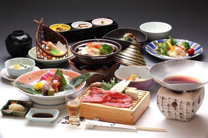 【群馬県内発】 最上級貸切バス「スターペガサス号」で行く！美食と文化を嗜む寛ぎの山形・新潟 名旅館・あつみ温泉「萬国屋」２日間2