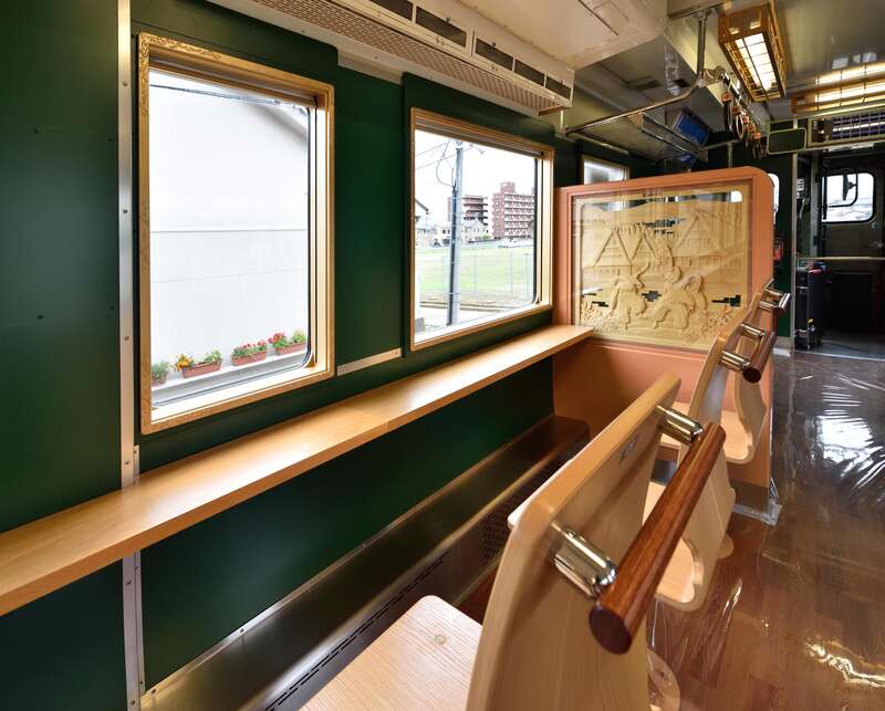 【富山県内発】 JR氷見線・観光列車「ベル・モンターニュ・エ・メール～べるもんた～」  と 富山湾岸ドライブ　　日帰り2