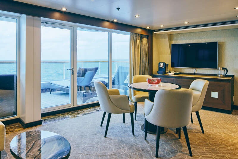 MITSUI OCEAN FUJI【博多発着】瀬戸内海クリスマスクルーズ ～松山・釜山～（5日間） ペントハウススパスイート1