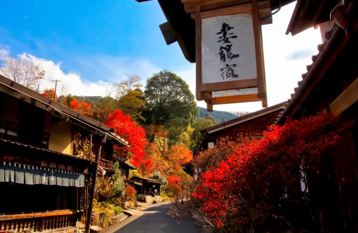 [名古屋発]日本の絶景！虎渓山永保寺にて自由散策に大自然を満喫の恵那峡からまるでタイムスリップしたような古き良き宿場町の「馬籠宿」「妻籠宿」にもお立ち寄り！歩くのが楽しくなる散歩日帰りバスツアー(英語ガイド付) 1