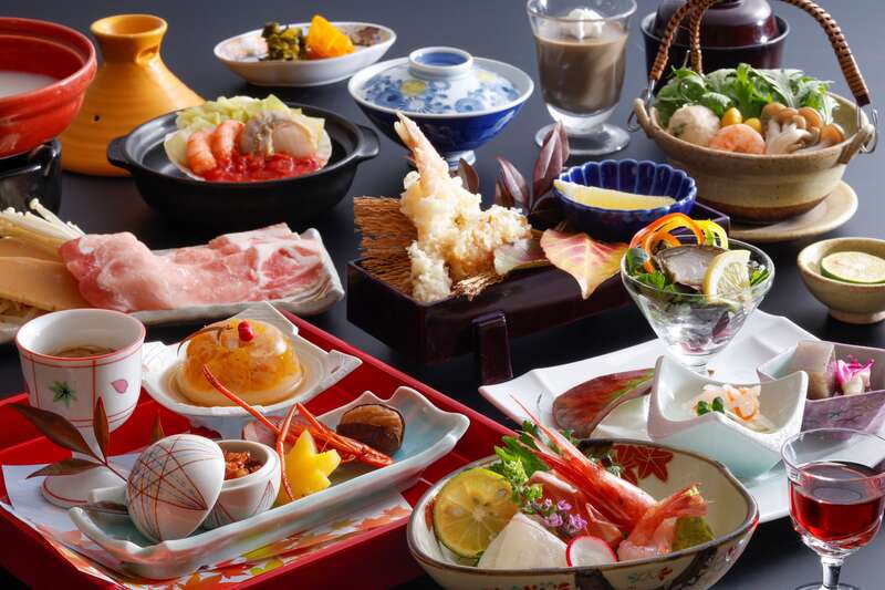 【京都・滋賀エリア発着】名旅館にゆったり滞在17時間！三朝温泉『依山楼 岩崎』と秋彩の大山・足立美術館２日間1