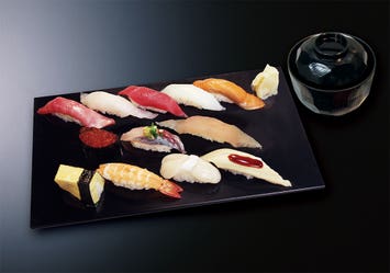 【群馬県内発】 築地で握り寿司の昼食！東京3つの人気スポットへ！ 浅草＆築地自由散策  国宝『迎賓館赤坂離宮』本館内部見学 バスツアー1