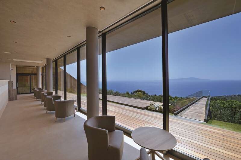 【東京駅・品川駅・横浜駅発】 【列車+観光】＜WEB予約・カード決済限定＞往復踊り子号利用！ “海”と“空”が広がる紺碧の世界と一体になれる伊豆の名所、小室山リッジウォーク“ＭＩＳＯＲＡ"　日帰り2