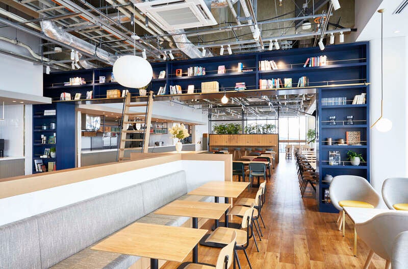 【群馬県内発】 ～街のような図書空間へ～角川武蔵野ミュージアムと角川食堂ランチビュッフェ 3月にリニューアル！世界初の公立「盆栽美術館」と春バラ鑑賞3