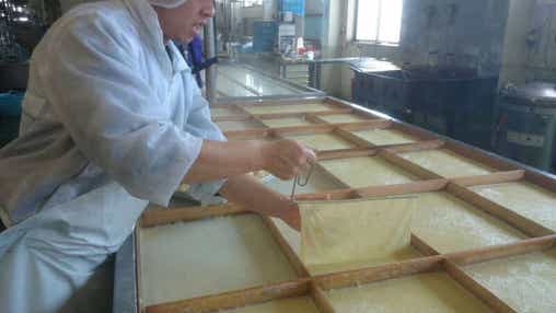 【東京駅・上野駅・大宮駅発】 湯ったり温泉18時間滞在!源泉掛け流し老神温泉「吟松亭あわしま」 生ゆばすくい体験食べ放題と道の駅「川場田園プラザ」2日間