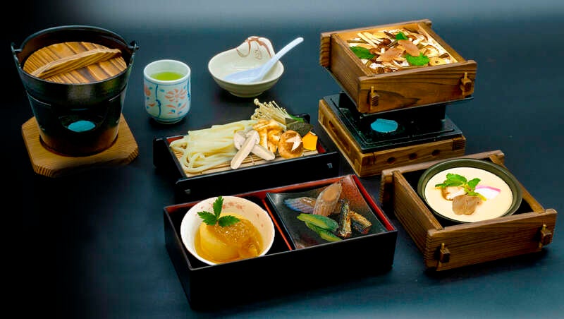 【東京都内発※町田を除く】 化粧箱入り２房１キロ付！甲州シャインマスカット狩り園内食べ放題！2