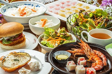 【贅沢お土産も昼食もまさにカニづくし！/新宿・池袋発】カニがいっぱ～い！高価な「カニの大行進ミステリー」なんと！ぜ～んぶお持ち帰りと『カニバター焼きステーキ＆カニづくし』の昼食など日帰り３食付！日帰りバスツアー2