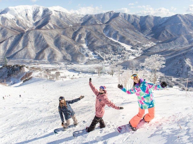 ■●「雪マジ」・「プリンス20」対応【新宿発着Aタイム】朝発日帰り　苗場スキー場【滞在約5時間40分-6時間10分】2