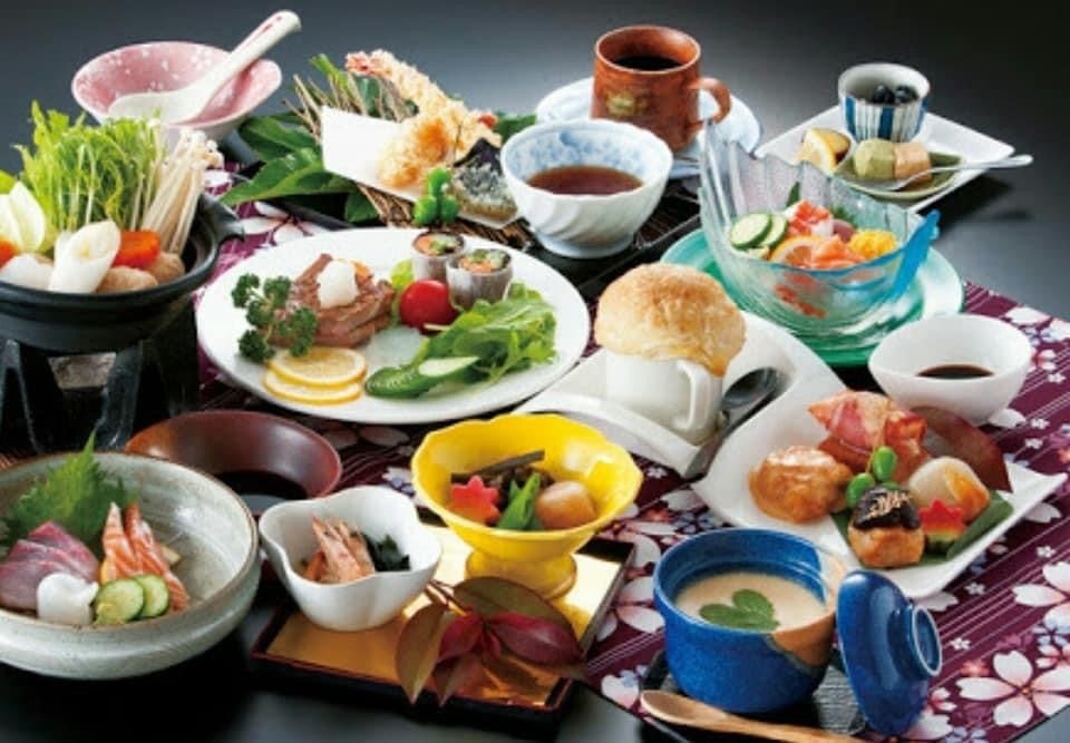 【直方・小竹・新飯塚・飯塚発】 地元で人気の名店・茶寮海旬と約20万本のコスモスが咲く白木峰高原＆日本初の四季醸造の酒蔵　日帰り　1