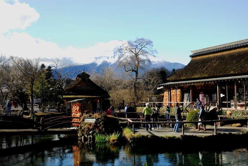 【新大阪駅・京都駅・米原駅・名古屋駅発】 山中湖アイスキャンドルフェスティバルと冠雪の富士山名景めぐり2日間3