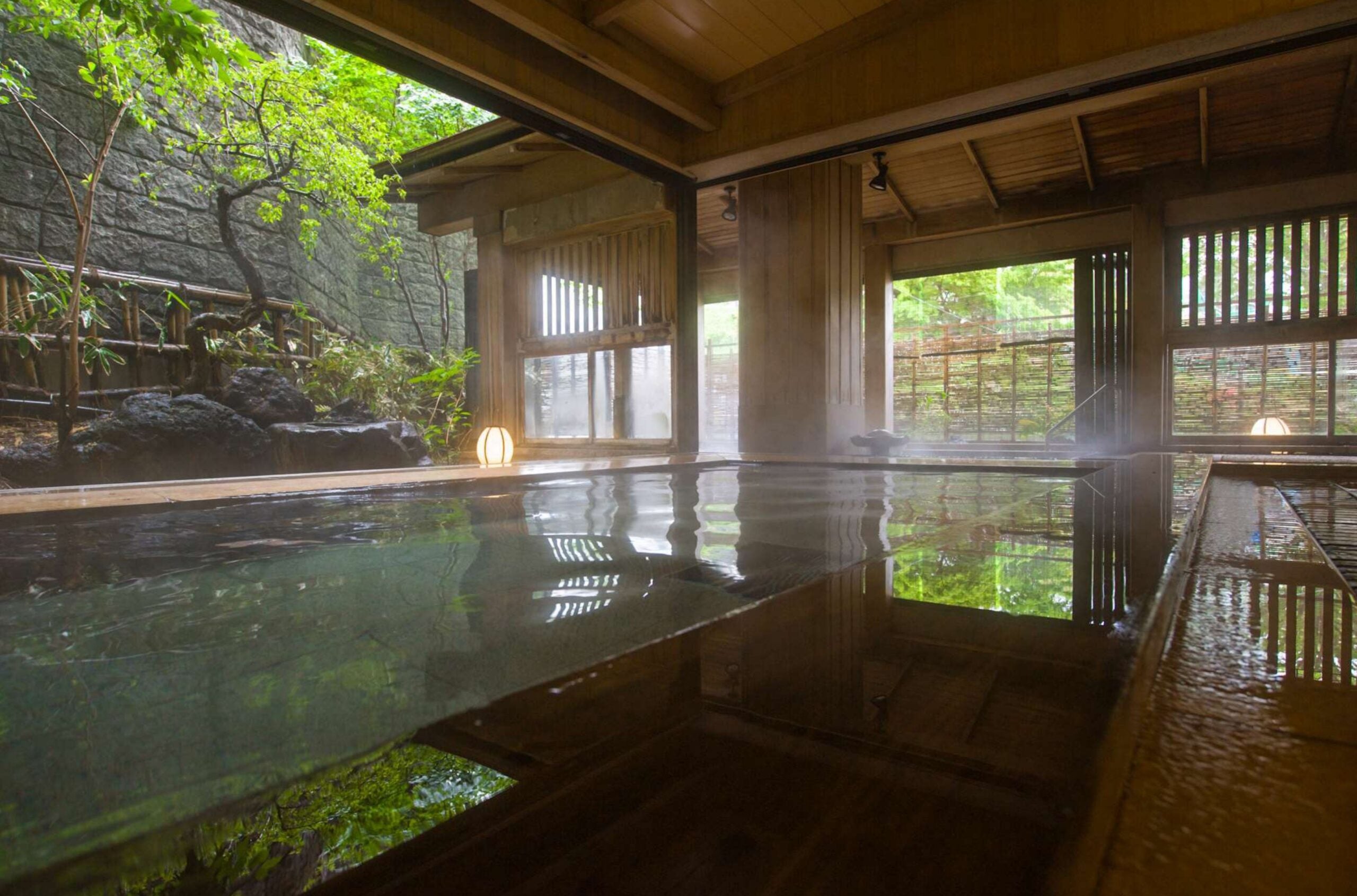 鳳凰の旅【京成船橋発】山梨 フルーツパーク富士屋ホテルでランチ・旬のシャインマスカット食べ放題＜コースNo.26-1069＞（京成トラベル）1