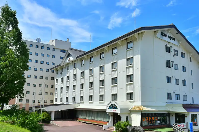 夜発バス／新宿・池袋発　ホテルアルパイン竜王　竜王スキーパーク　選べるリフト券｜全室バス・トイレ付の和洋室！ゲレンデを眺めながらのバイキングは絶品♪1