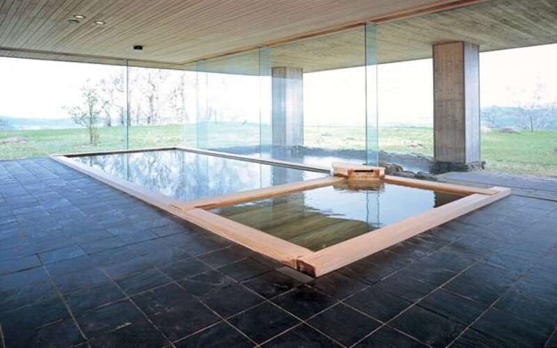 【山口宇部空港発】 憧れのザ・ウィンザーホテル洞爺に泊まる！さっぽろ雪まつり＆支笏湖氷濤まつり３日間2