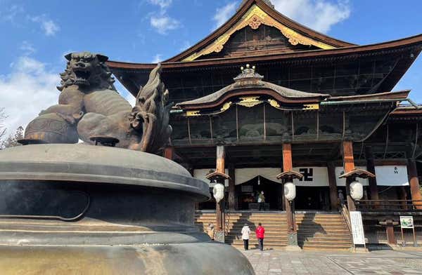 ★催行決定★ [新宿発]打ち上げ数日本最大級「諏訪湖祭 湖上花火大会」バスツアーへ！国宝「善光寺」＆日本を代表する避暑地軽井沢も満喫。モアリゾート白馬にれの樹宿泊1泊2日＜有料観覧席(若菜前)付♪＞2