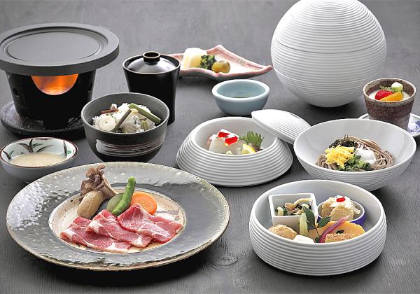 【3列バスの旅】天空のあじさい寺を訪ねて...山峡の湯治リゾート宿 古湯おんくり手毬箱ランチ2