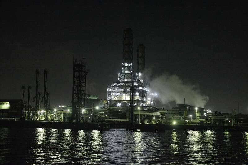 【函館空港発】 まるでSFのような不思議な光の世界　京浜工場夜景とみなとみらいクルーズ　 都内紅葉名所めぐりと鎌倉散策  ２日間1