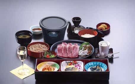 【京都・梅田・三宮発】縁結びの神「出雲大社」初詣参拝と5万坪の日本庭園「足立美術館」 2日間