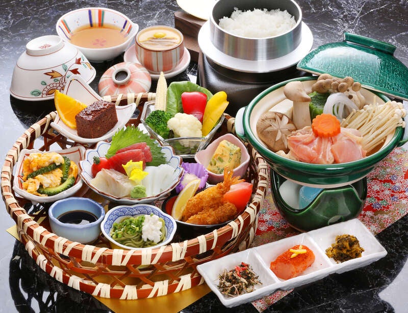 【下関・新下関発】さくらんぼ！メロン！桃！３つの果物お持ち帰りと青葉と苔の緑に包まれる吞山観音寺　花と音色で楽しむ雨季ウキバスツアー　日帰り1
