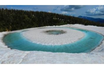 ＜2名1室＞神秘の絶景ドラゴンアイ・新緑の奥入瀬渓流と三陸の歴史　