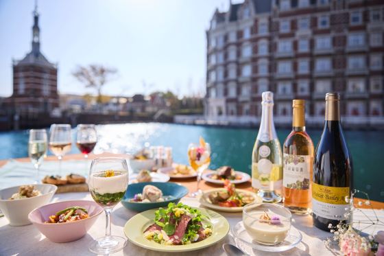 【バスハイク／日帰りバスツアー】 ＜博多(福岡)発着／基山発着＞ 2026年4月～5月出発 春のハウステンボス フラワーセレブレーションと 13年連続日本一に輝いたイルミネーション ☆テイストオブ九州にもつかえるお食事券付き☆3