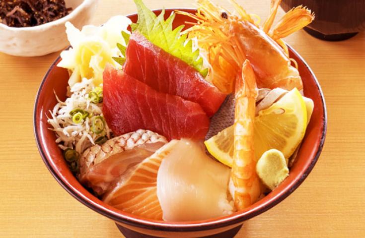 【新宿発】光と音で体感する「東京ドイツ村」ウィンターイルミネーション！！南房総の絶景パワースポット＆海の幸の彩り海鮮丼の昼食付き！！千葉の名産・落花生つかみ取り体験も満喫♪　日帰りバスツアー2