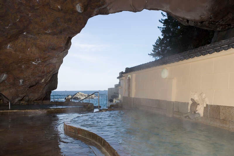 【秋田空港発】 お二人の伊勢・南紀・高野山周遊！５つ星の宿に3泊＜ホテル浦島：山上館指定＞の旅　4日間1