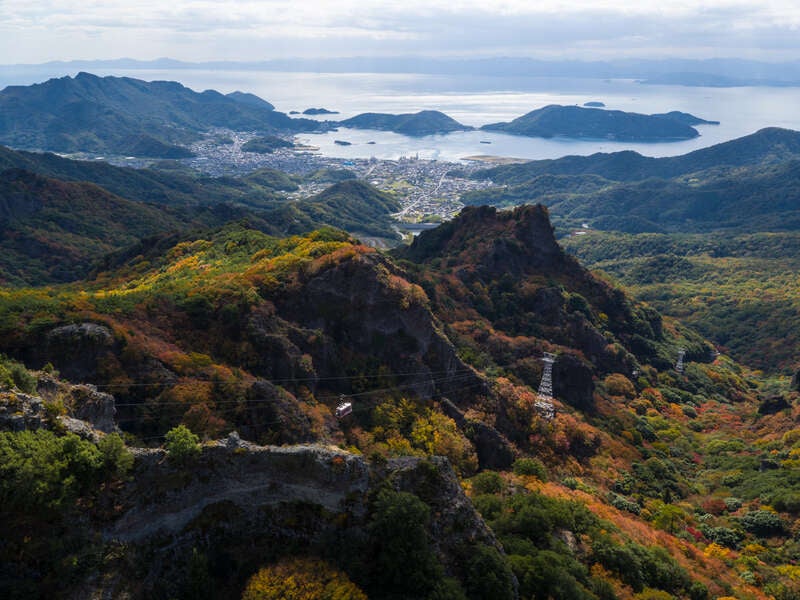 【京都・滋賀エリア発着】紅葉の祖谷・大歩危峡・小豆島寒霞渓ロープウェイと約250万球レオマ光ワールド２日間2