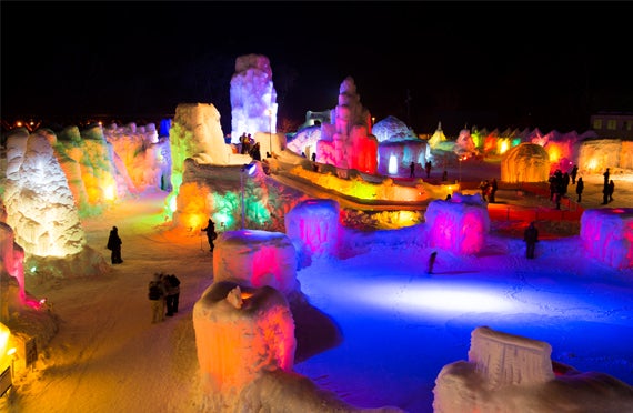 【全日出発決定】北海道ならではの冬の光景♪ライトアップされた幻想的な氷像　夜の支笏湖氷濤まつり1